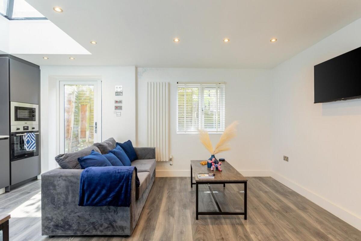 Stylish 2-Bed Flat In The Heart Of West Hampstead Apartment ลอนดอน ภายนอก รูปภาพ