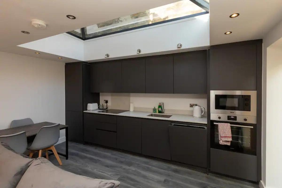 Stylish 2-Bed Flat In The Heart Of West Hampstead Apartment ลอนดอน ภายนอก รูปภาพ