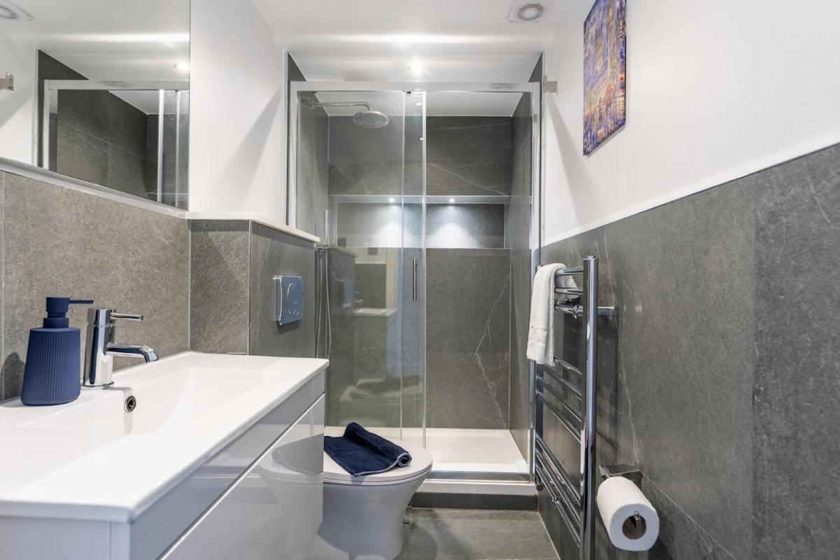 Stylish 2-Bed Flat In The Heart Of West Hampstead Apartment ลอนดอน ภายนอก รูปภาพ
