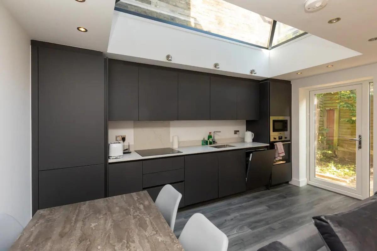 Stylish 2-Bed Flat In The Heart Of West Hampstead Apartment ลอนดอน ภายนอก รูปภาพ