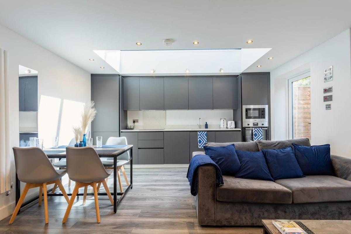 Stylish 2-Bed Flat In The Heart Of West Hampstead Apartment ลอนดอน ภายนอก รูปภาพ