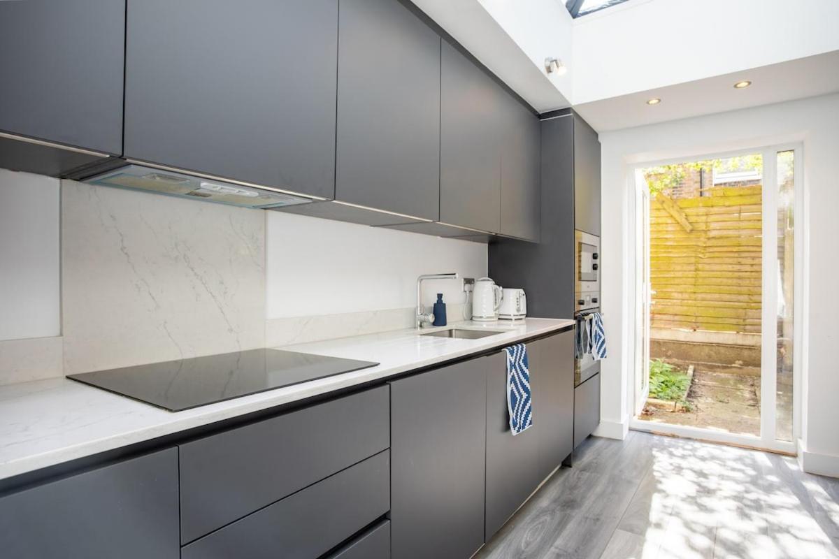 Stylish 2-Bed Flat In The Heart Of West Hampstead Apartment ลอนดอน ภายนอก รูปภาพ