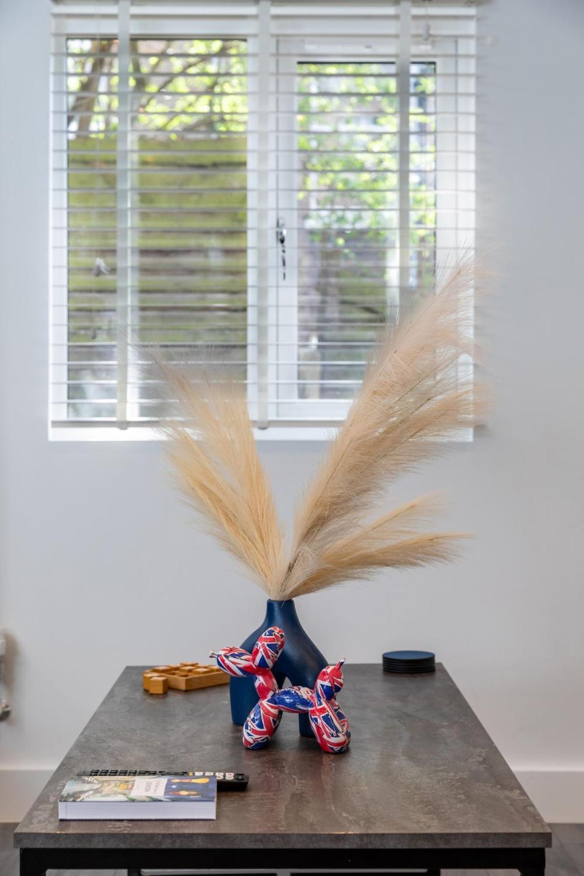 Stylish 2-Bed Flat In The Heart Of West Hampstead Apartment ลอนดอน ภายนอก รูปภาพ