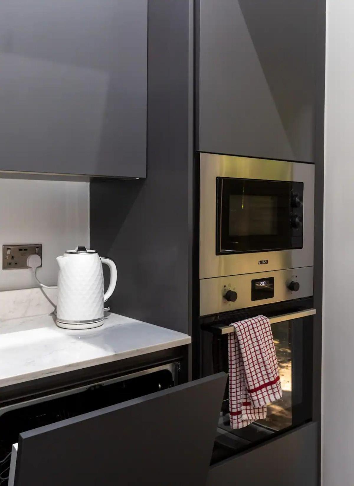 Stylish 2-Bed Flat In The Heart Of West Hampstead Apartment ลอนดอน ภายนอก รูปภาพ