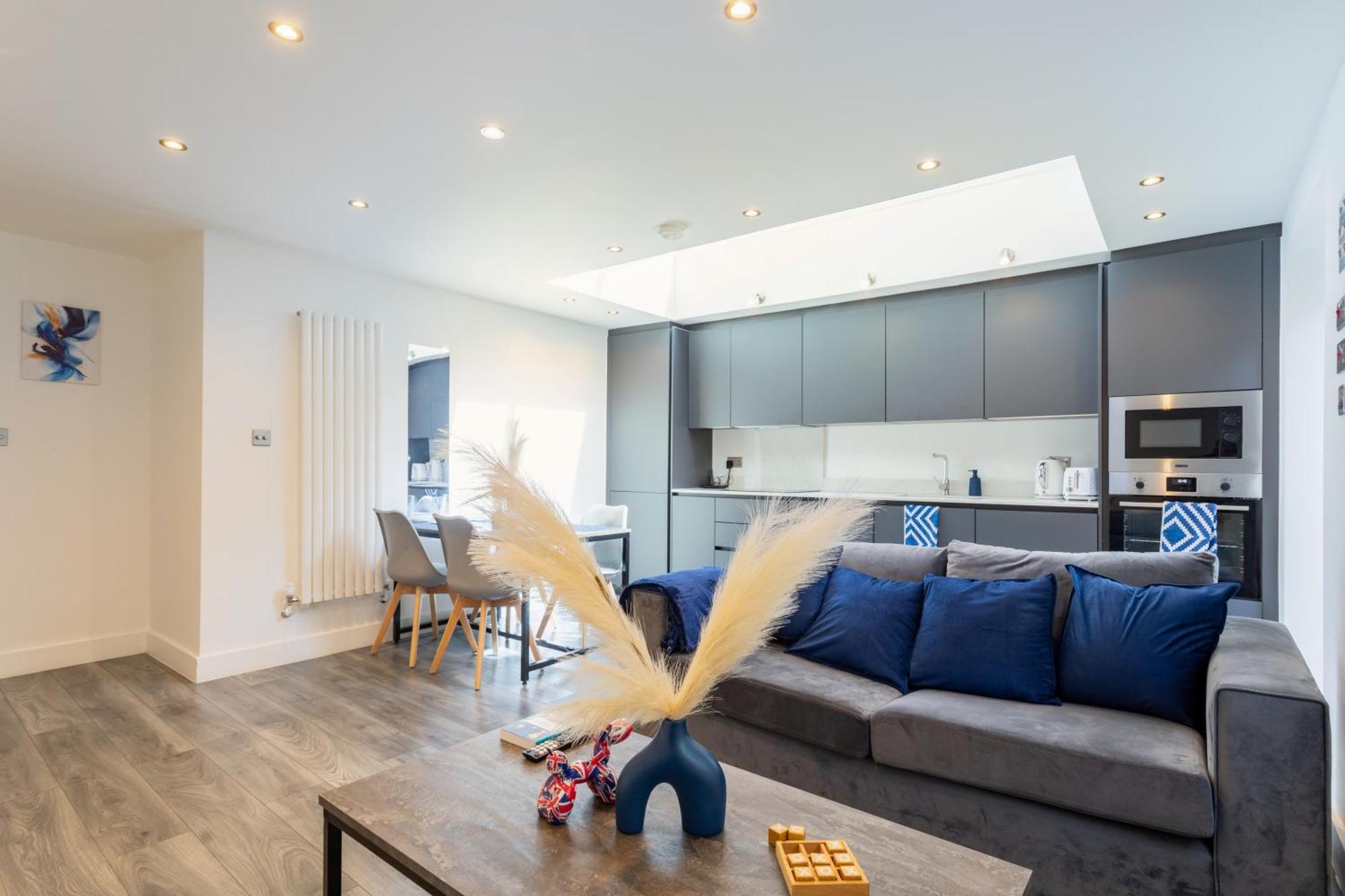 Stylish 2-Bed Flat In The Heart Of West Hampstead Apartment ลอนดอน ภายนอก รูปภาพ